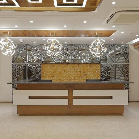 Hotel Silver Heights Ahmedabad Bagian luar foto