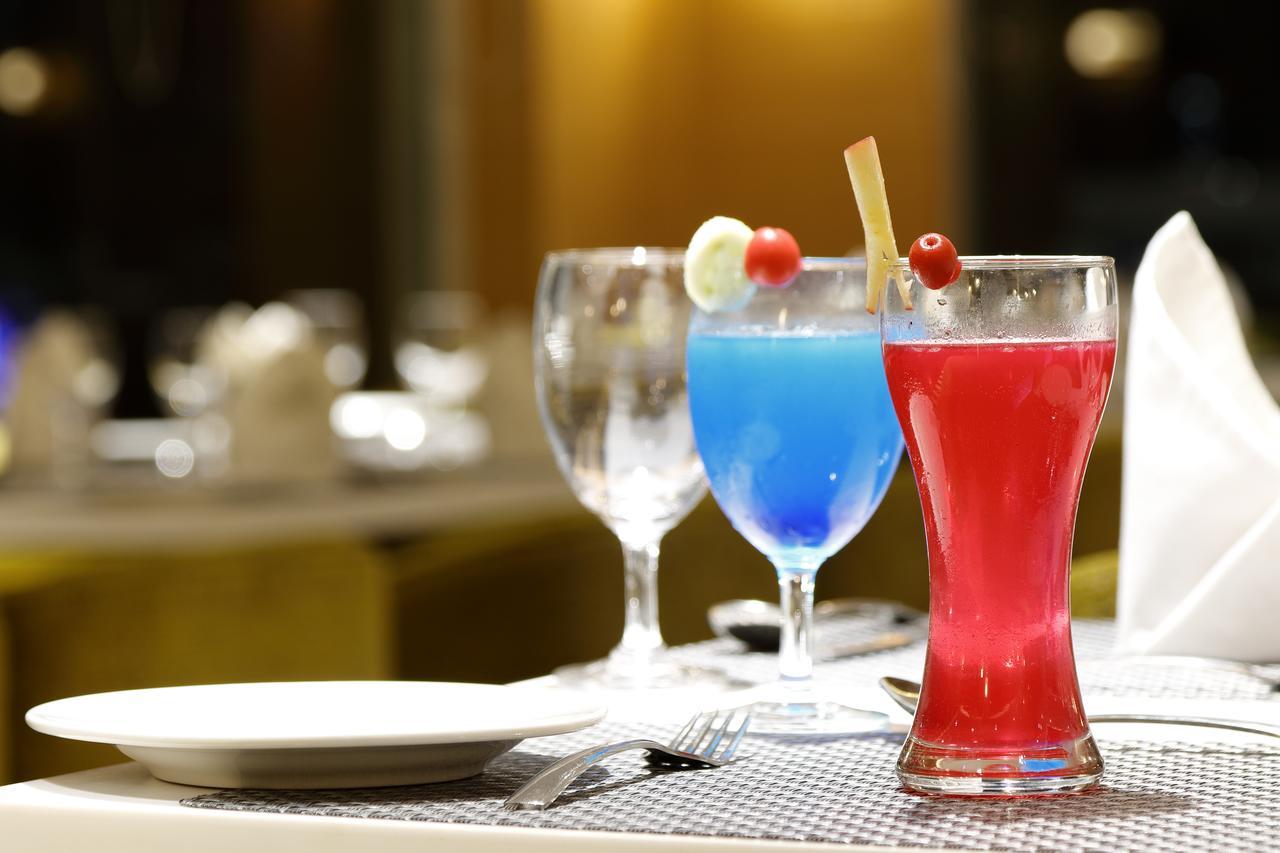 Hotel Silver Heights Ahmedabad Bagian luar foto