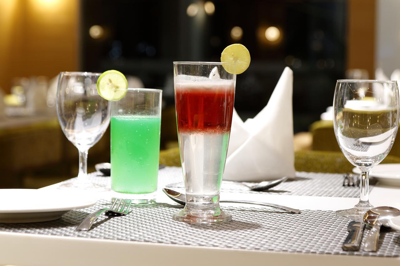 Hotel Silver Heights Ahmedabad Bagian luar foto